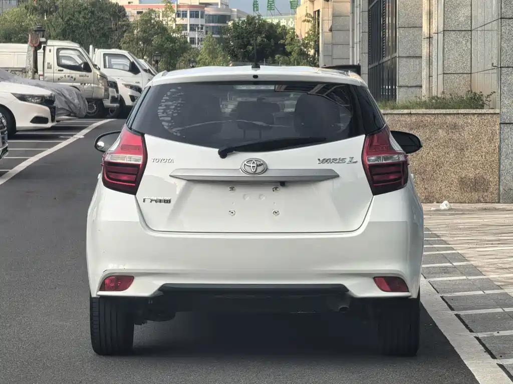 Toyota Yaris L — миниатюра 3