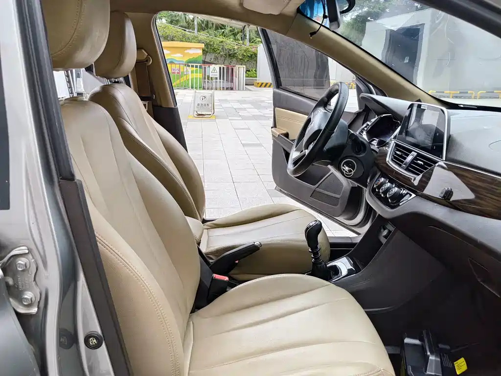 Baojun 310W — миниатюра 6