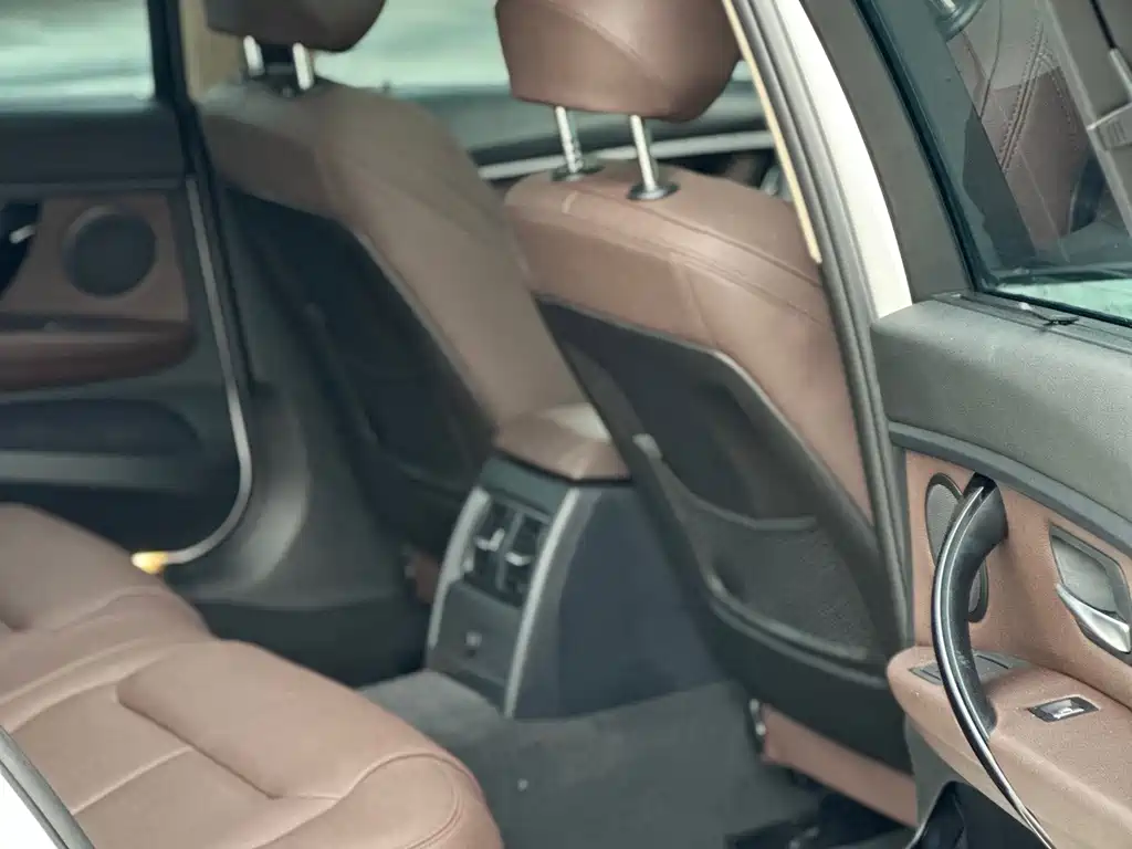 BMW 3 Series — миниатюра 13