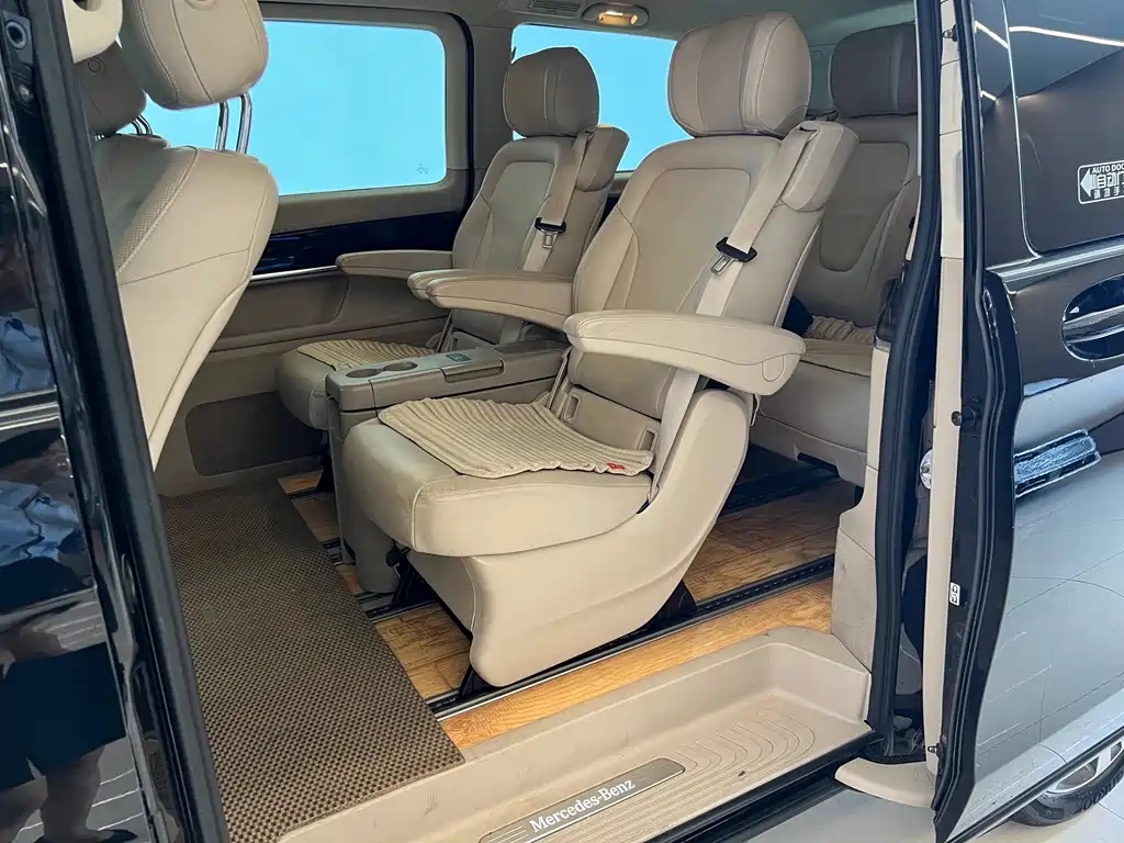Mercedes-Benz V-Class — миниатюра 17