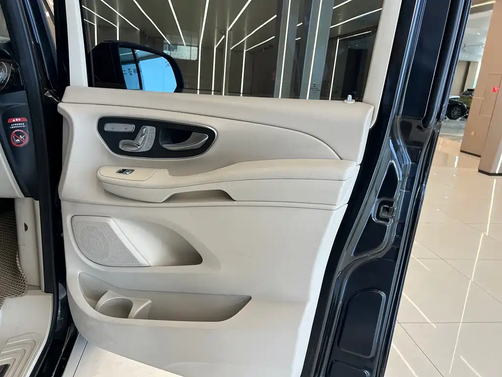 Mercedes-Benz V-Class — миниатюра 24