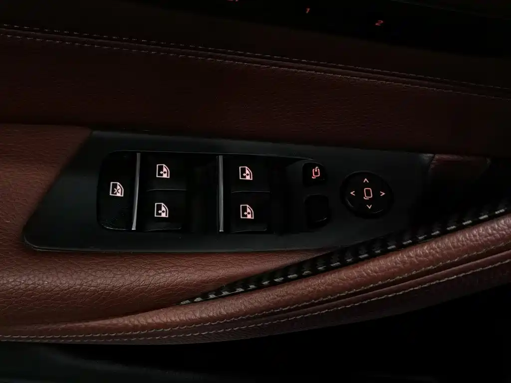 BMW 5 Series — миниатюра 9