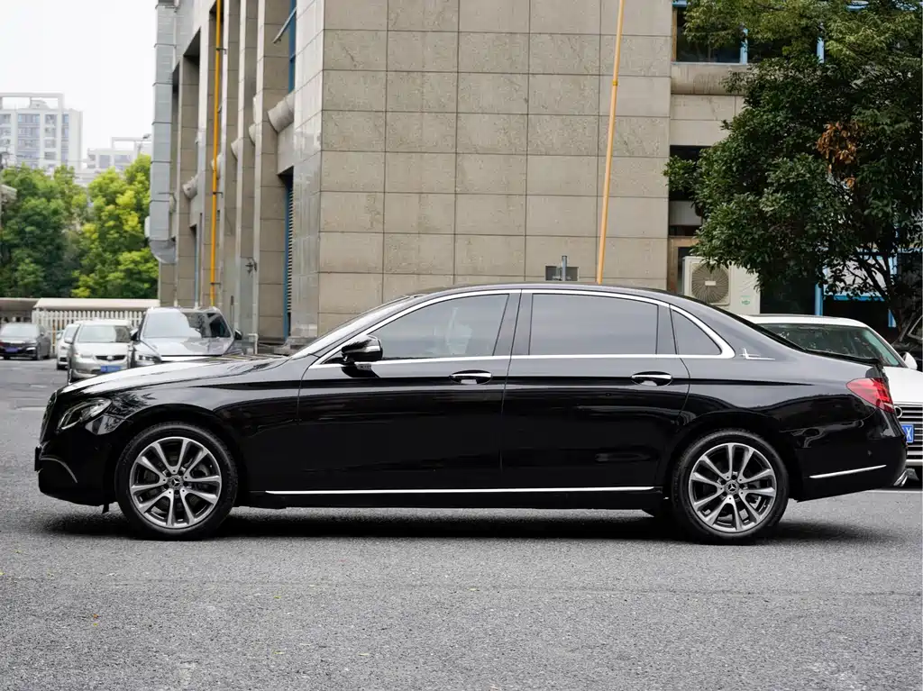 Mercedes-Benz E-Class — миниатюра 3