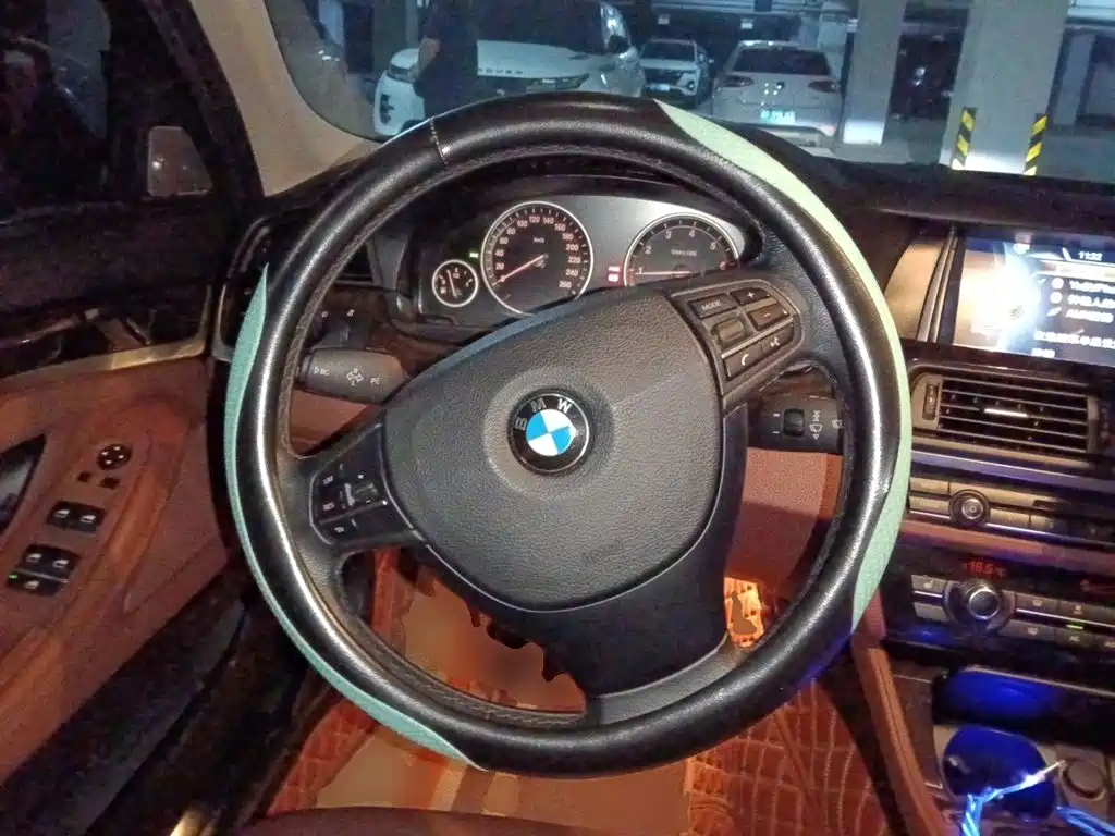 BMW 5 Series — миниатюра 6