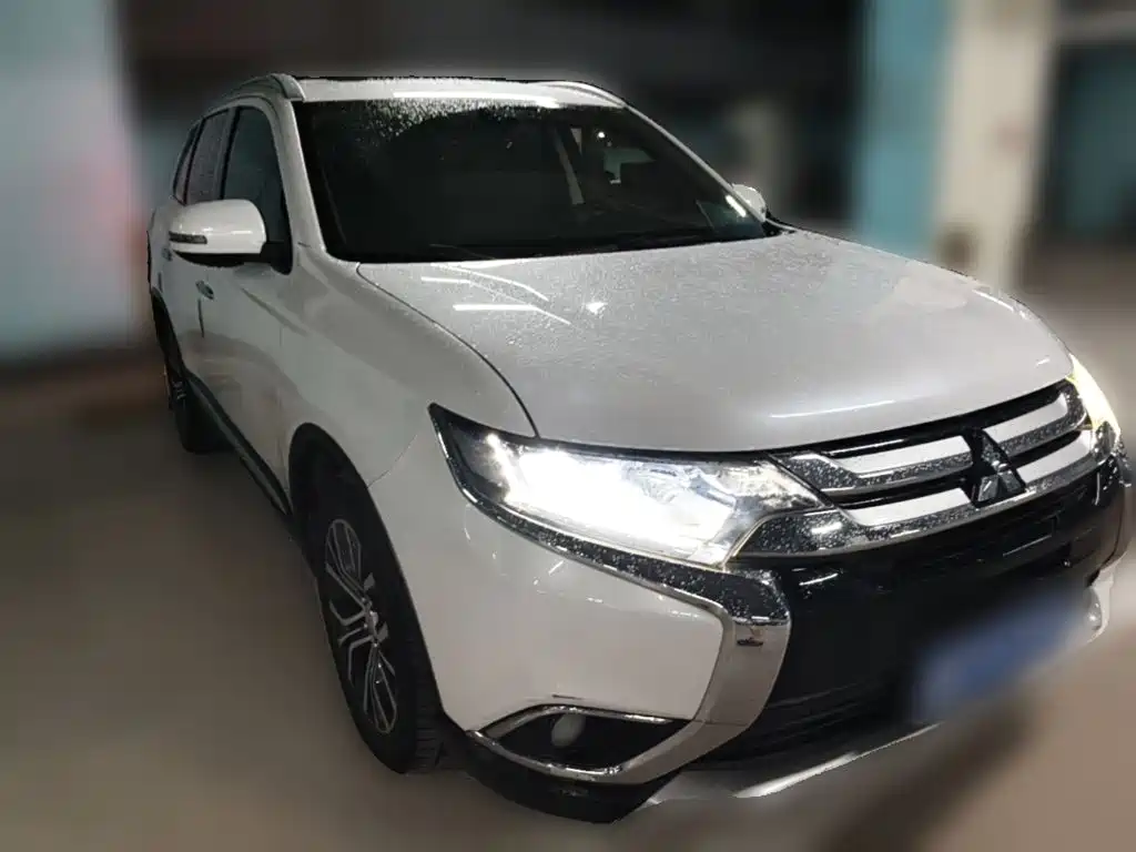 Mitsubishi Outlander — миниатюра 6