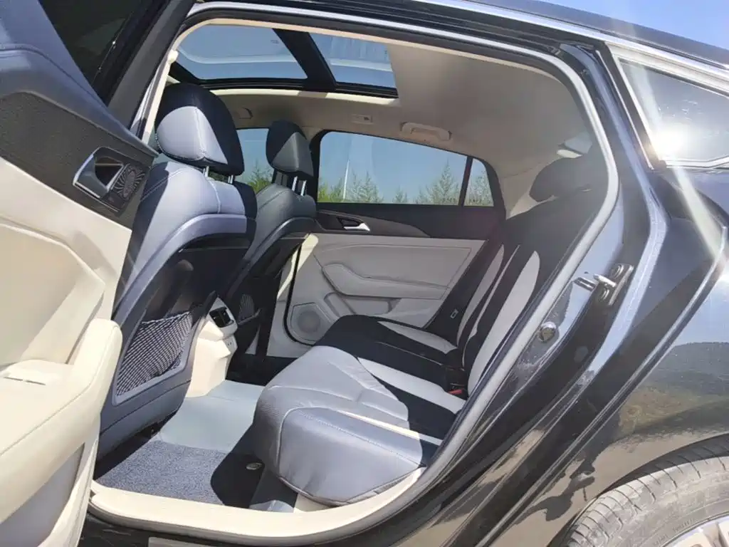 Hongqi Hongqi H5 — миниатюра 17