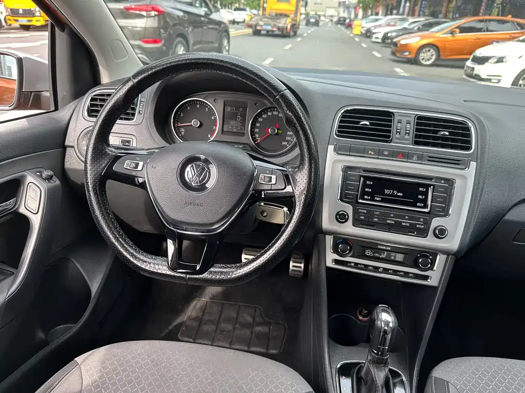 Volkswagen Polo — миниатюра 8