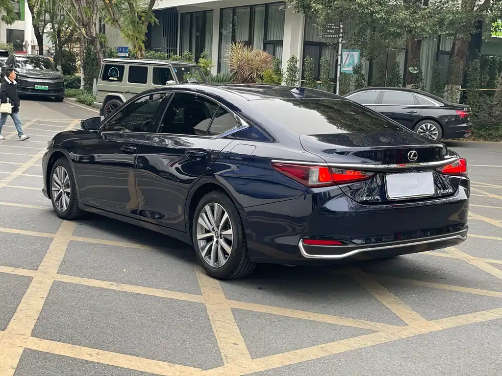 Lexus ES 2018 200 V