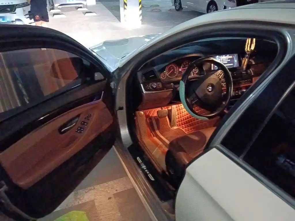 BMW 5 Series — миниатюра 12
