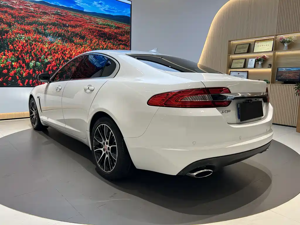 Jaguar XF 2015 XF 2.0T Luxury