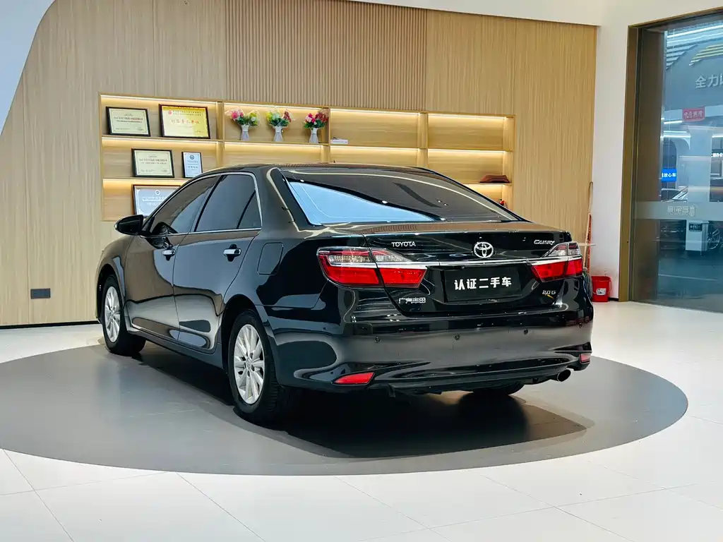 TOYOTA CAMRY