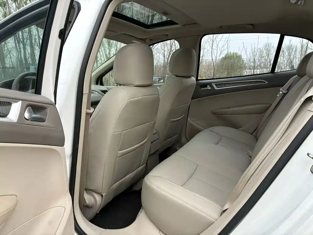 Peugeot 308 — миниатюра 6