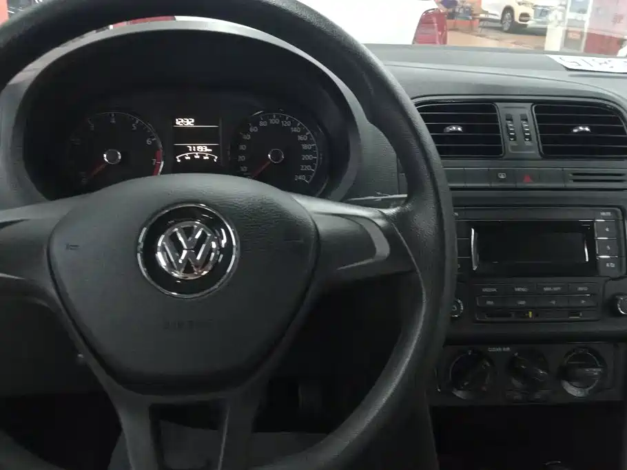 Volkswagen Polo — миниатюра 12