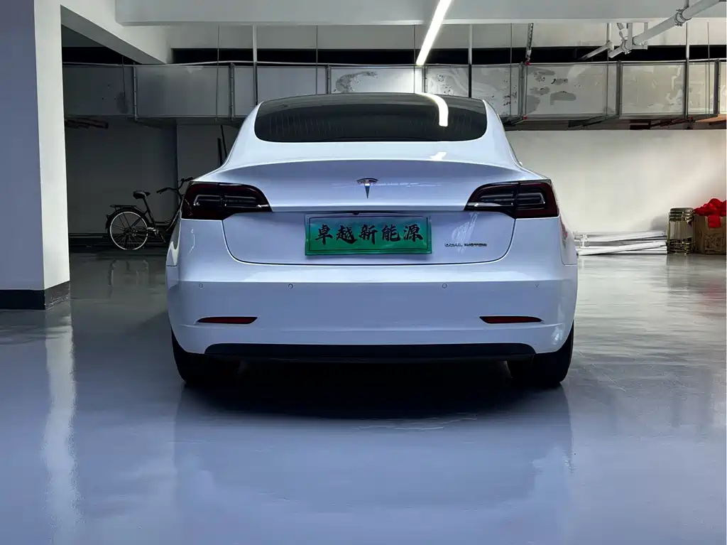 Tesla Model 3 — миниатюра 11