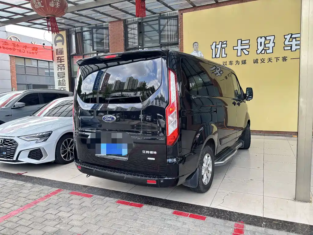 Ford Tourneo — миниатюра 7
