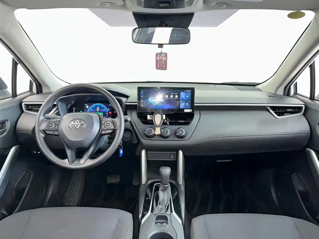 Toyota Corolla Cross — миниатюра 13