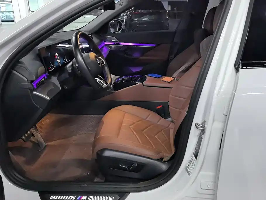 BMW 5 Series — миниатюра 9