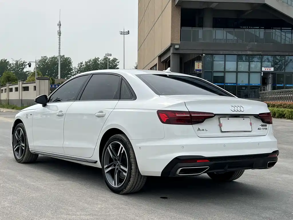 Audi A4L 2022 40 TFSI Luxury
