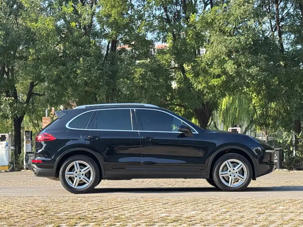 Porsche Cayenne — миниатюра 5