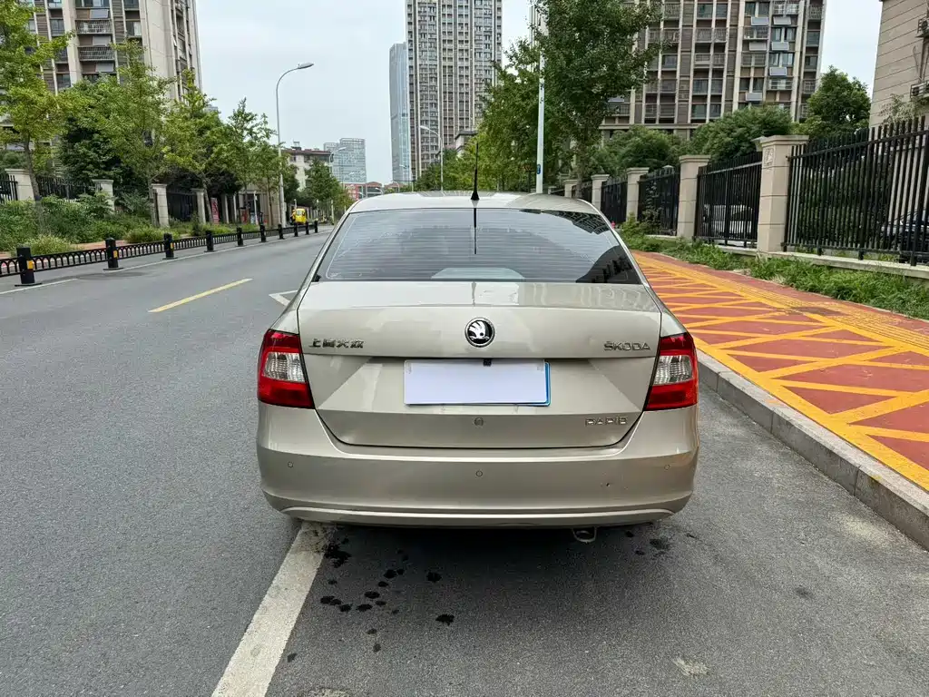 Skoda Rapid — миниатюра 4