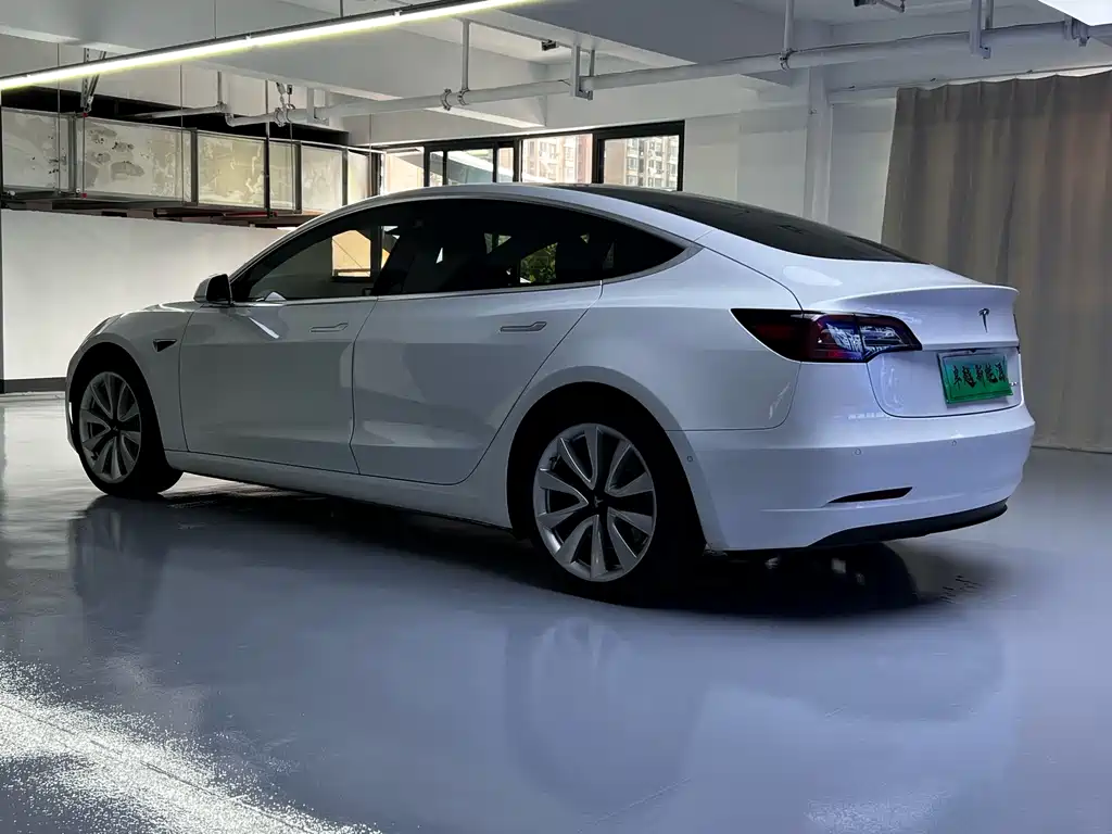 Tesla Model 3 — миниатюра 12