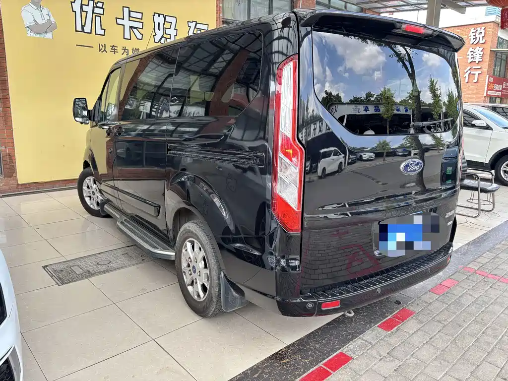 Ford Tourneo — миниатюра 4