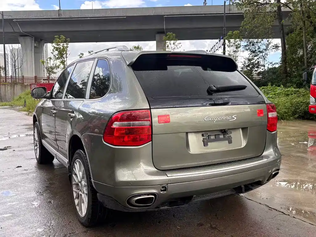 Porsche Cayenne — миниатюра 4