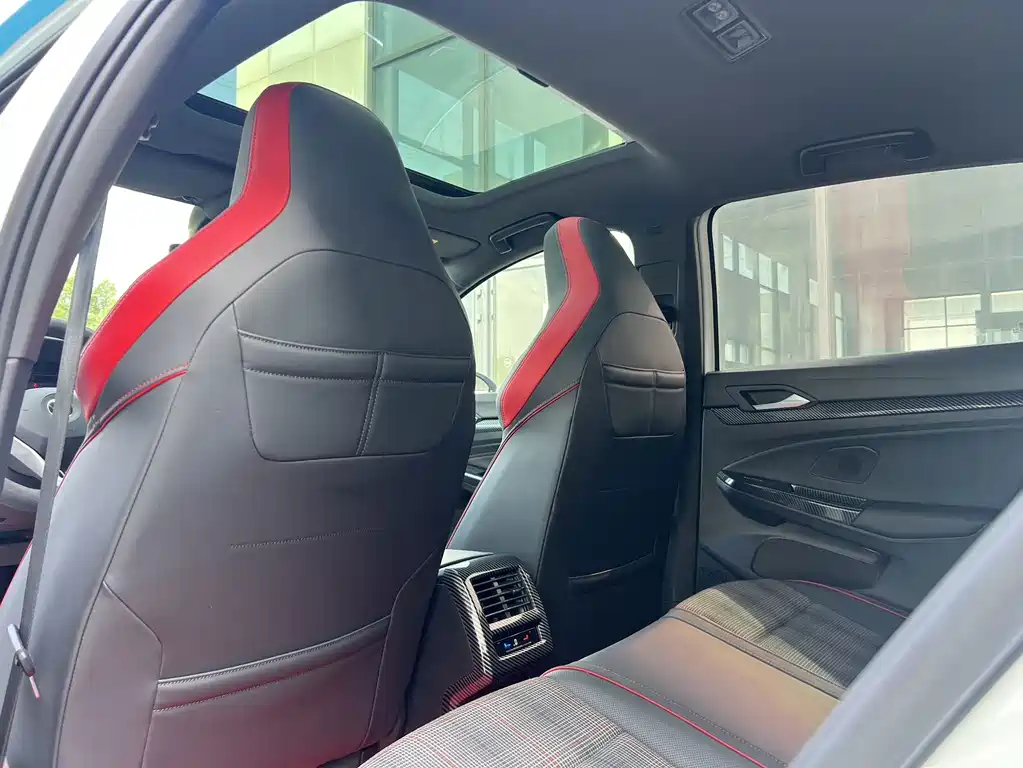 Volkswagen Golf GTI — миниатюра 11