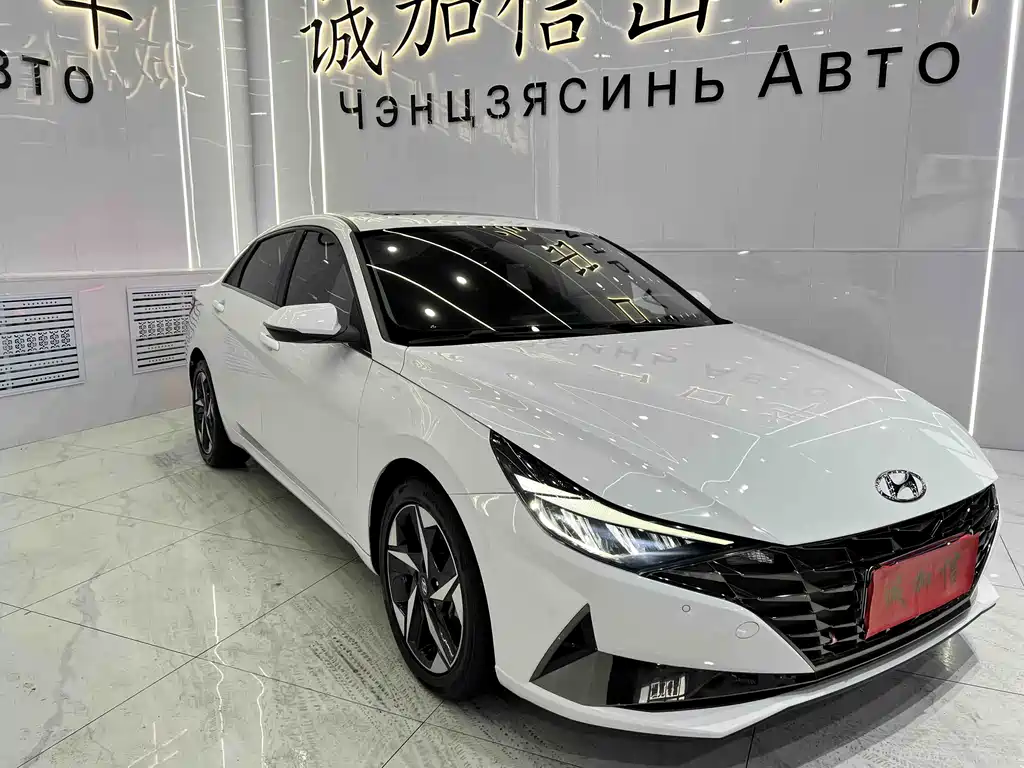 HYUNDAI ELANTRA