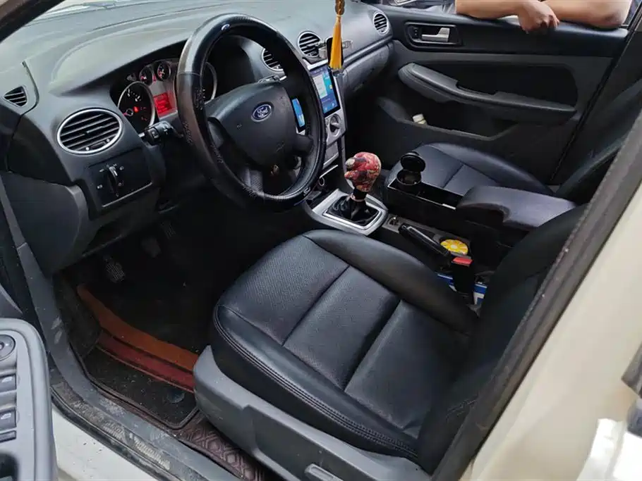Ford Focus 2013 1.8L MT