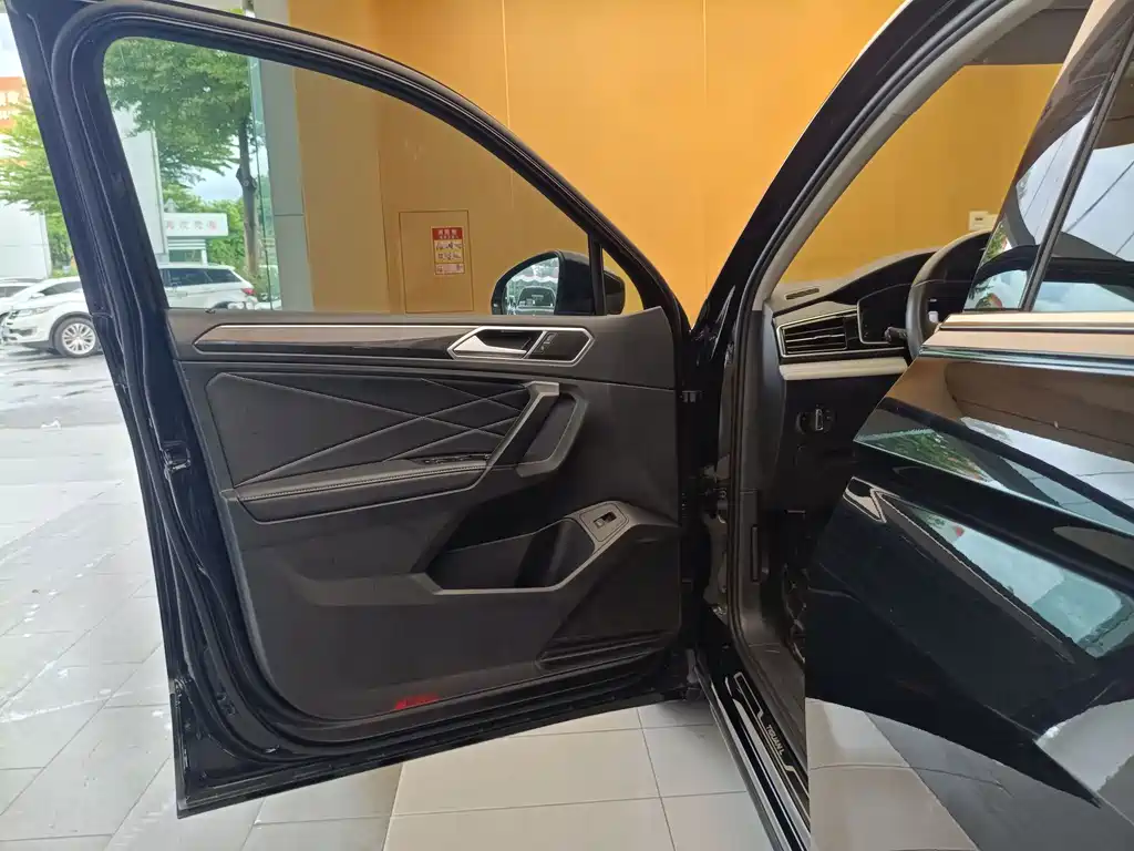 Volkswagen Tiguan L — миниатюра 7