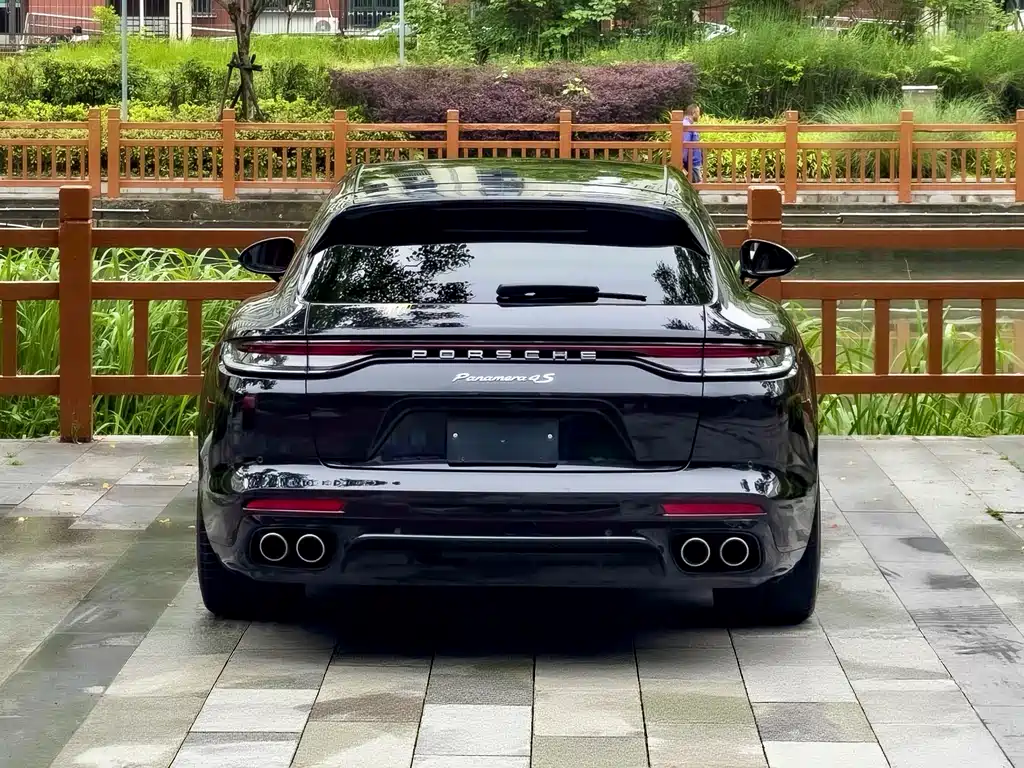 PORSCHE PANAMERA