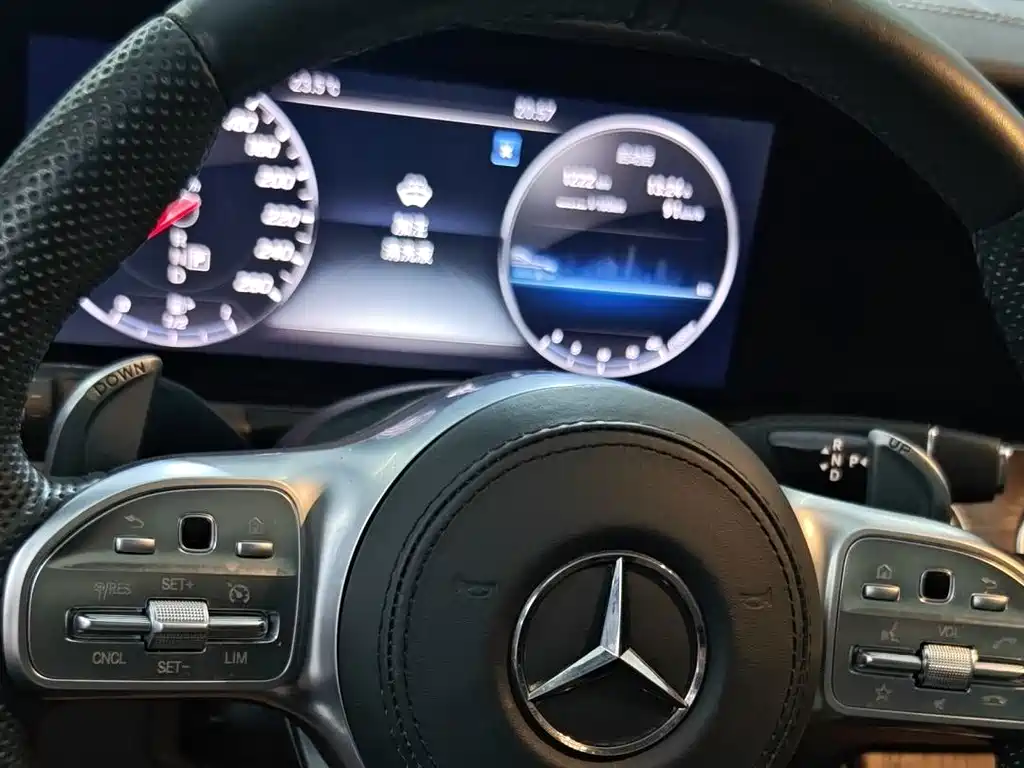 Mercedes-Benz E-Class — миниатюра 12