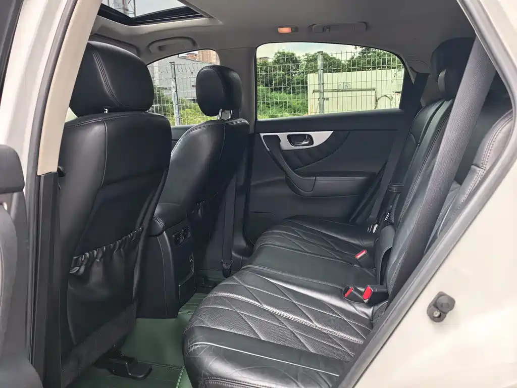Infiniti QX70 — миниатюра 17