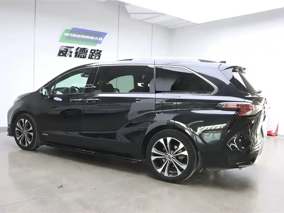 Toyota Granvia 2022 2.5L Luxury