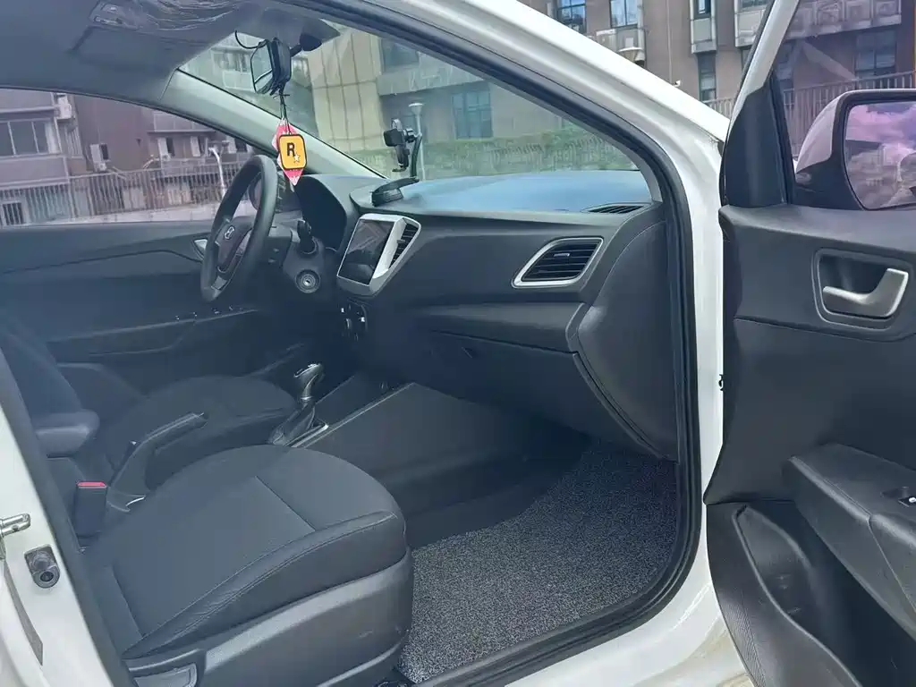 Hyundai Verna — миниатюра 6