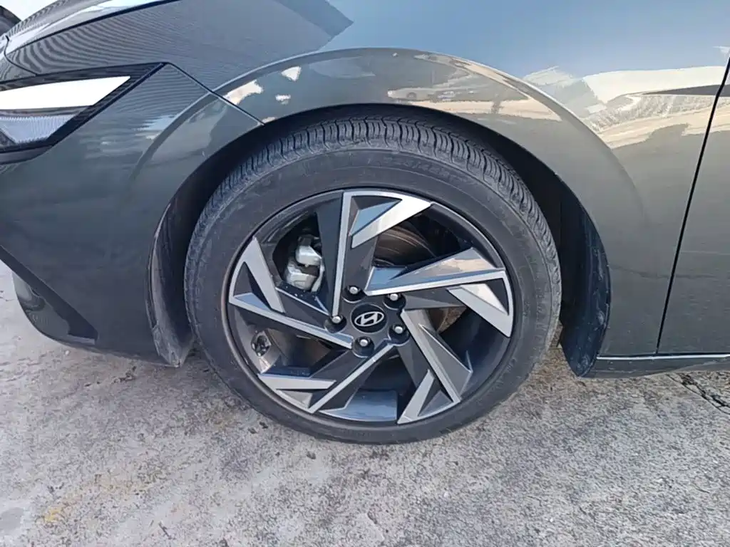 Hyundai Elantra — миниатюра 23