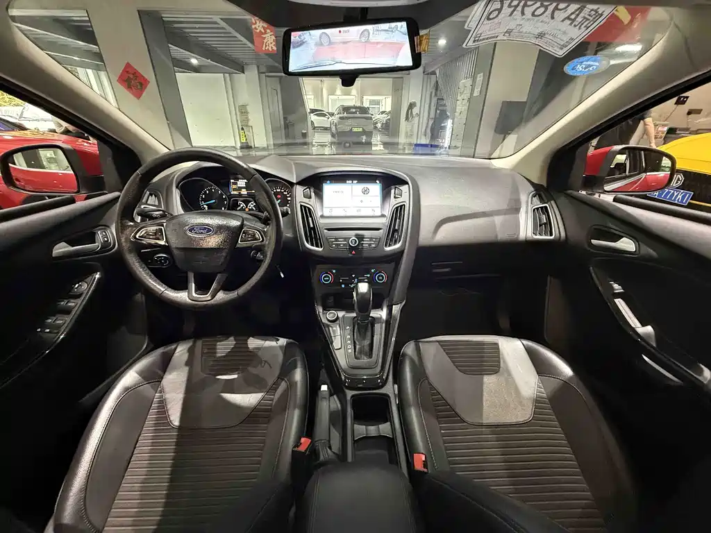 Ford Focus 2018 EcoBoost 180 AT Elite