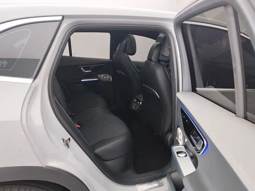 Mercedes-Benz EQE SUV — миниатюра 15