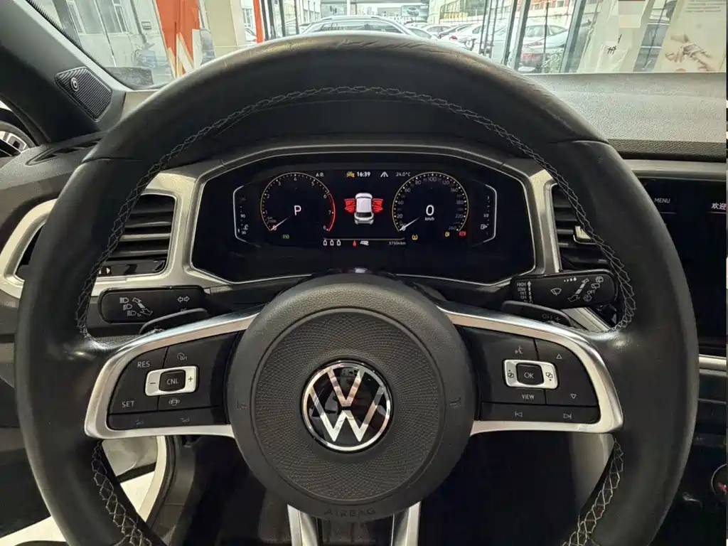 Volkswagen T-Roc — миниатюра 12