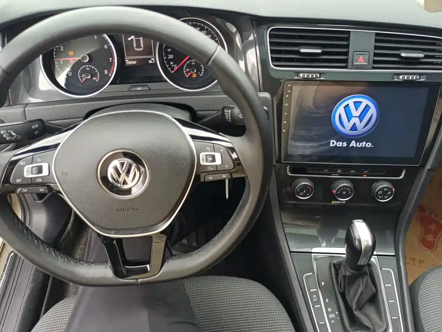Volkswagen Golf — миниатюра 12