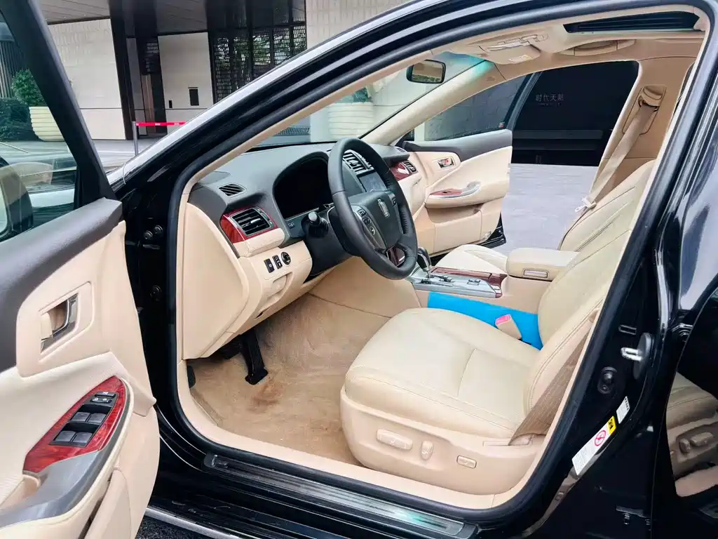Toyota Crown 2012 2.5L Royal