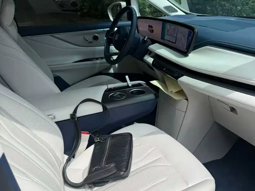 Buick GL8 Hybrid — миниатюра 4
