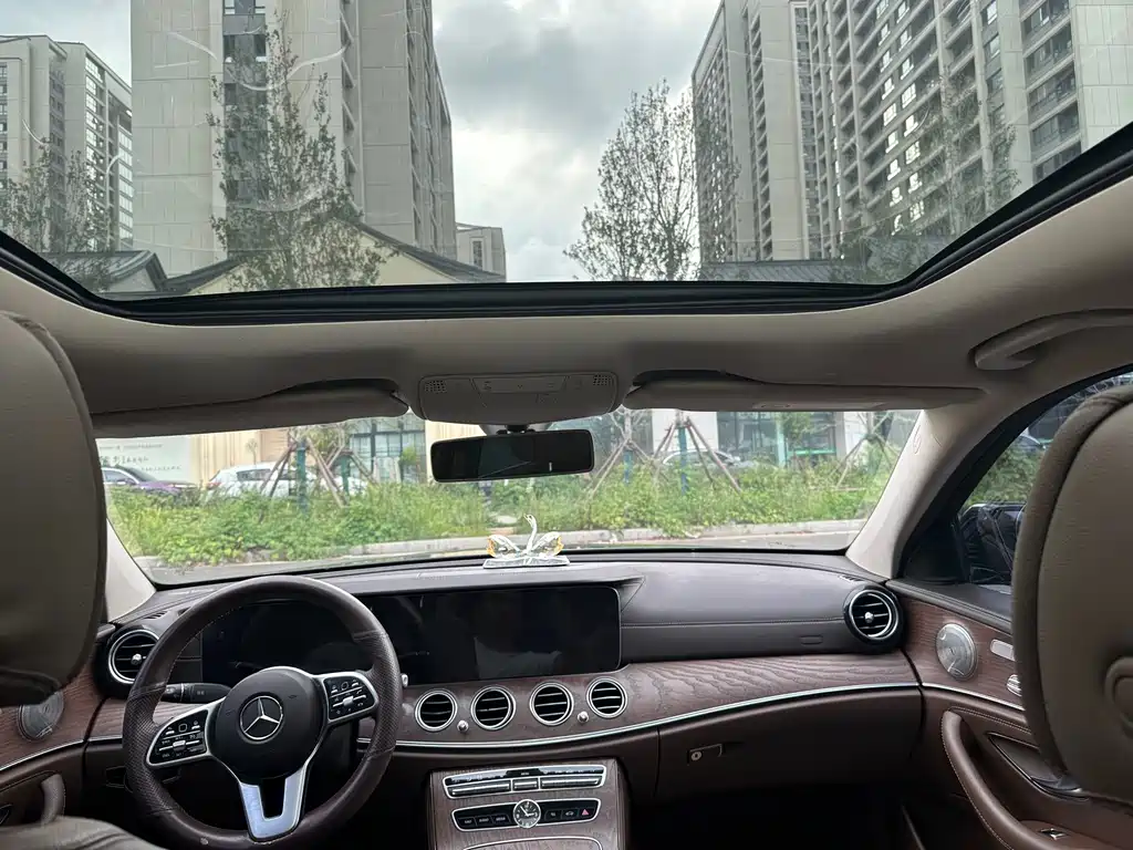 Mercedes-Benz E-Class — миниатюра 6