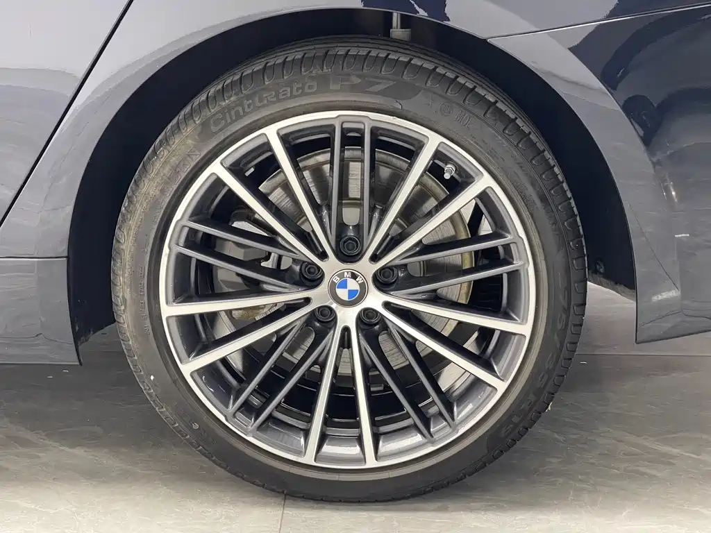 BMW 5 Series — миниатюра 19