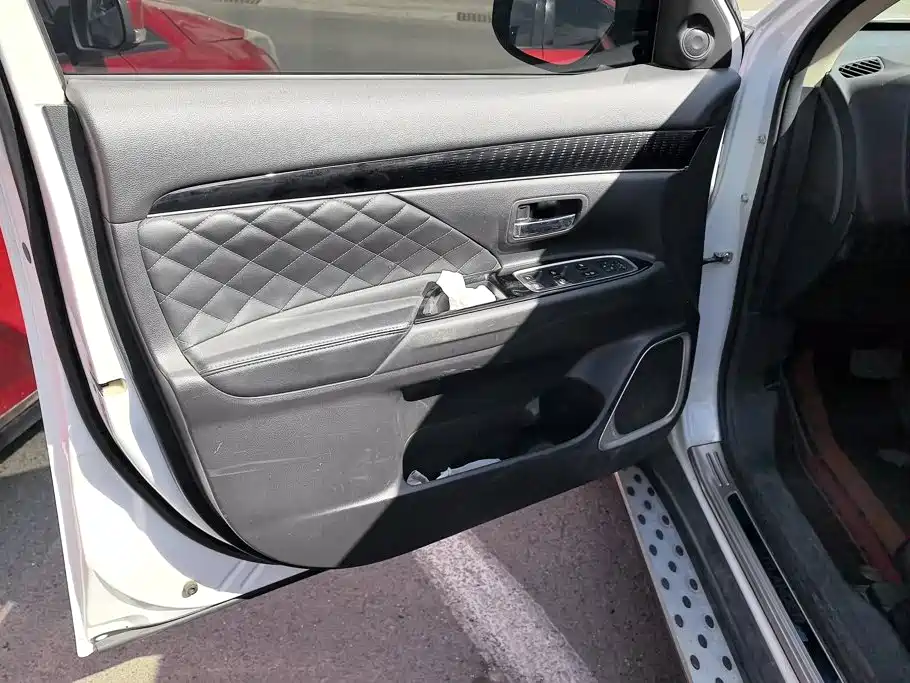 Mitsubishi Outlander — миниатюра 7