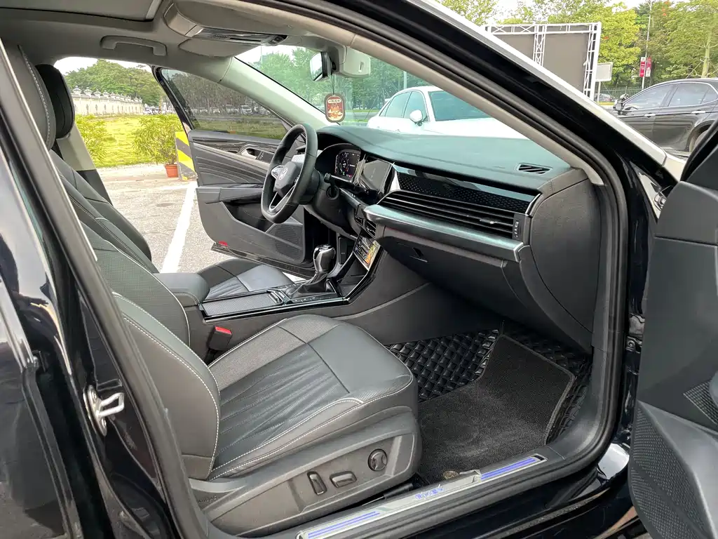 VOLKSWAGEN PASSAT NEW ENERGY