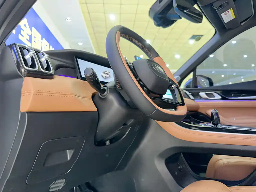 Geely Boyue L — миниатюра 10