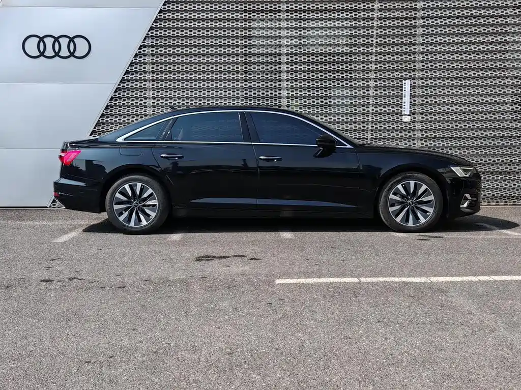 Audi A6L 2023 40 TFSI Luxury