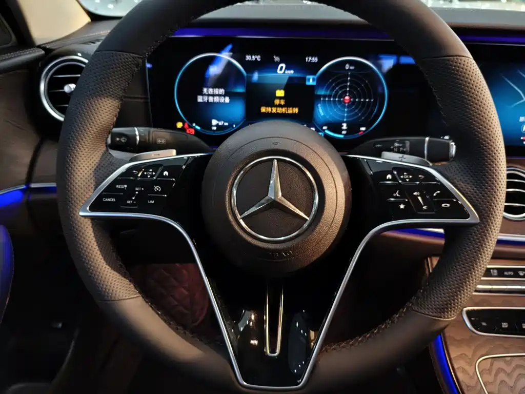 Mercedes-Benz E-Class — миниатюра 8